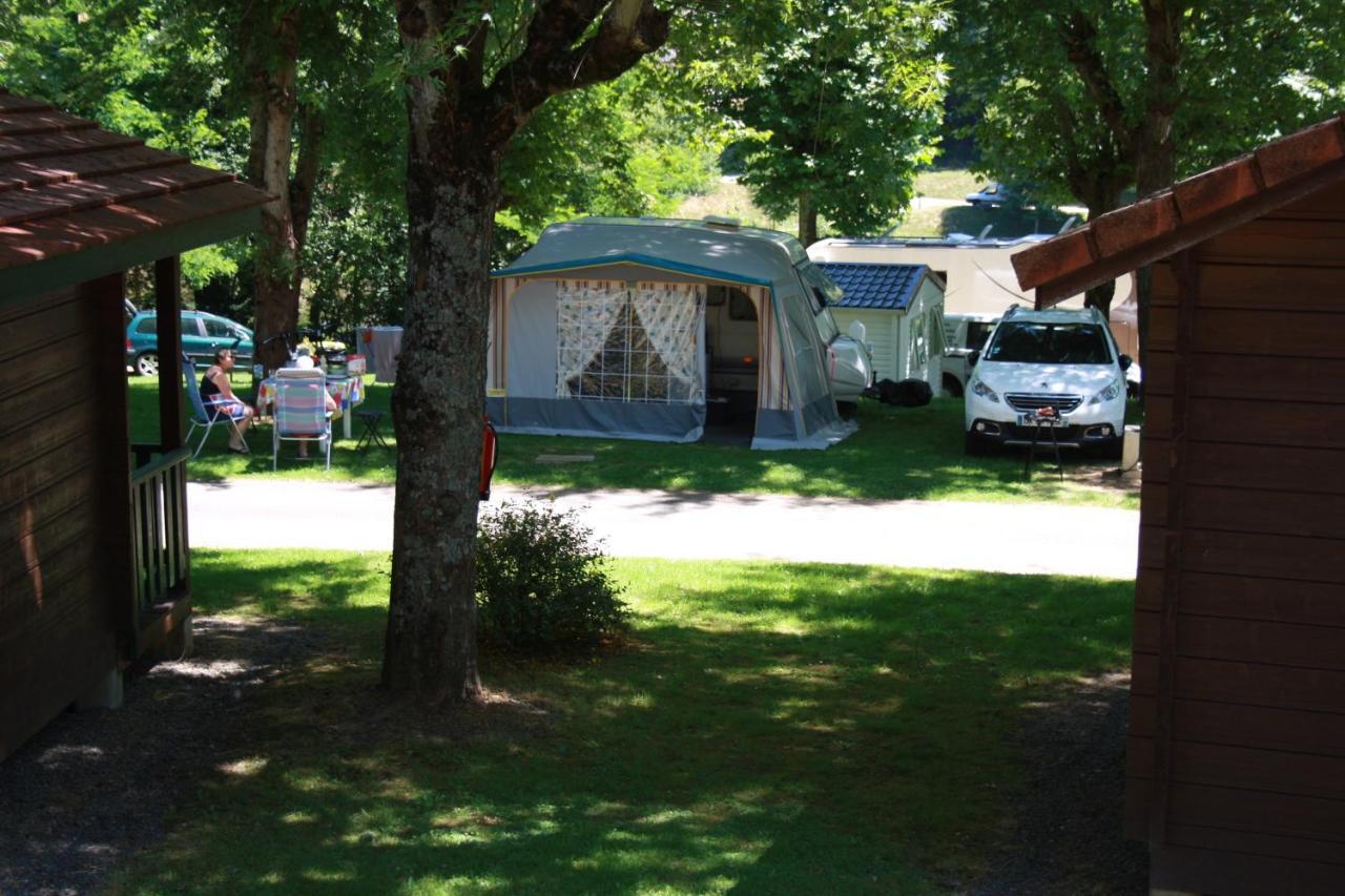 Camping Les Etoiles Saint-Sornin-Lavolps Ngoại thất bức ảnh