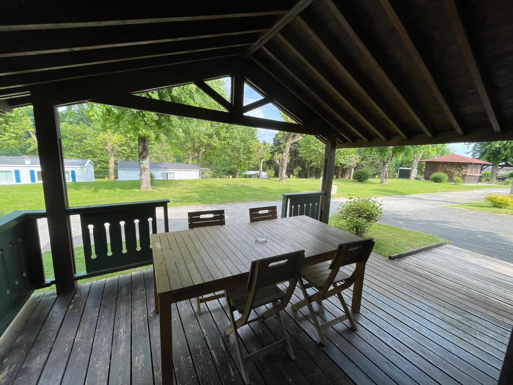 Camping Les Etoiles Saint-Sornin-Lavolps Ngoại thất bức ảnh
